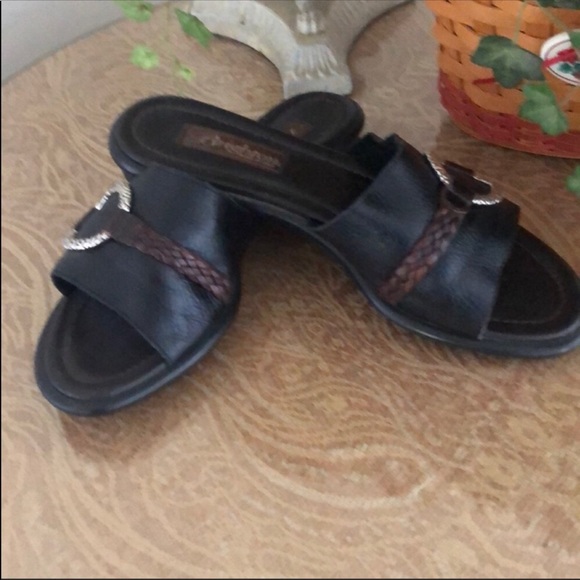 Brighton slip on soft leather sandals SZ 7.5 - Picture 6 of 8